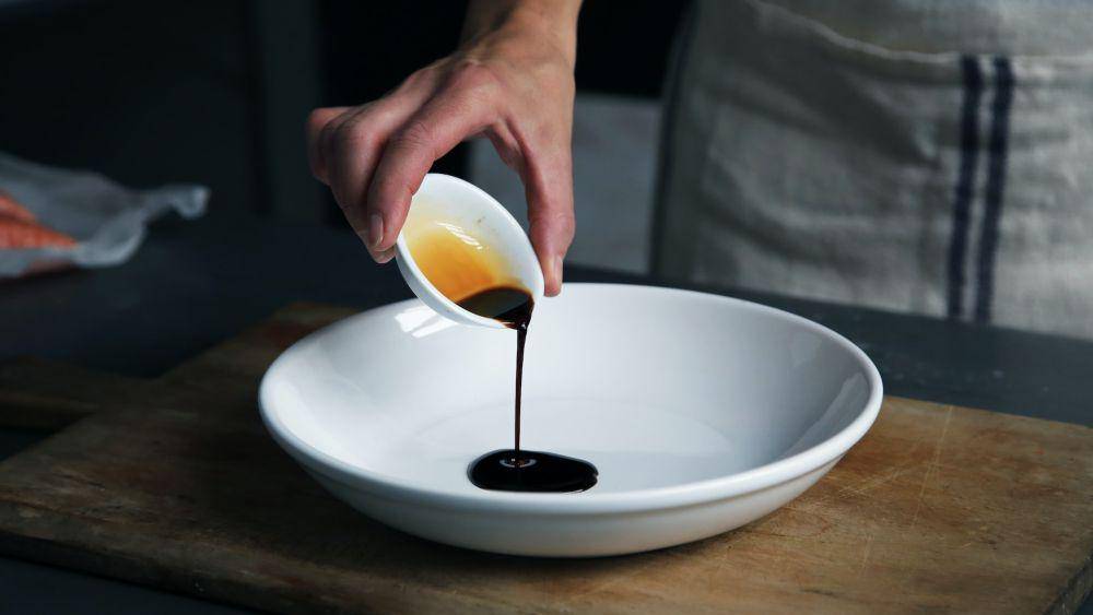 ilustrasi kecap asin Jepang, salah satu komponen saus nanban (unsplash.com/CA Creative)