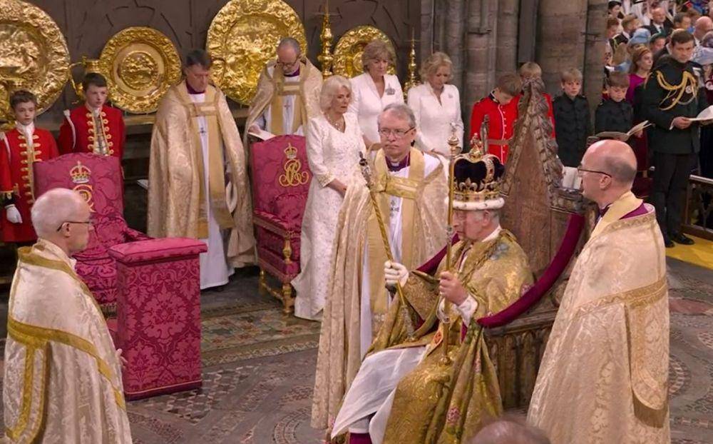 Raja Charles III dimahkotai. (dok. Twitter @Coronation2023)