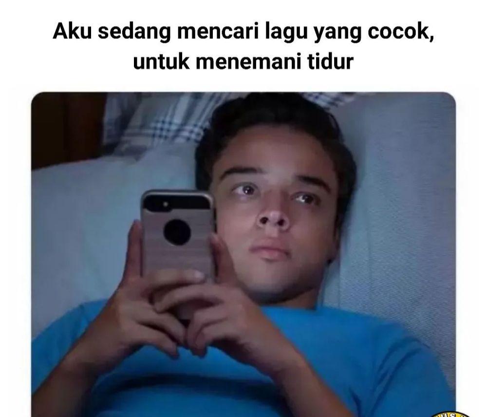 meme melamun sebelum tidur (instagram.com/statuslucu_official)