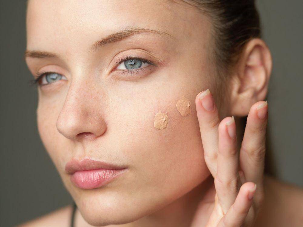 ilustrasi menggunakan tinted sunscreen (pexels.com/BOOM)