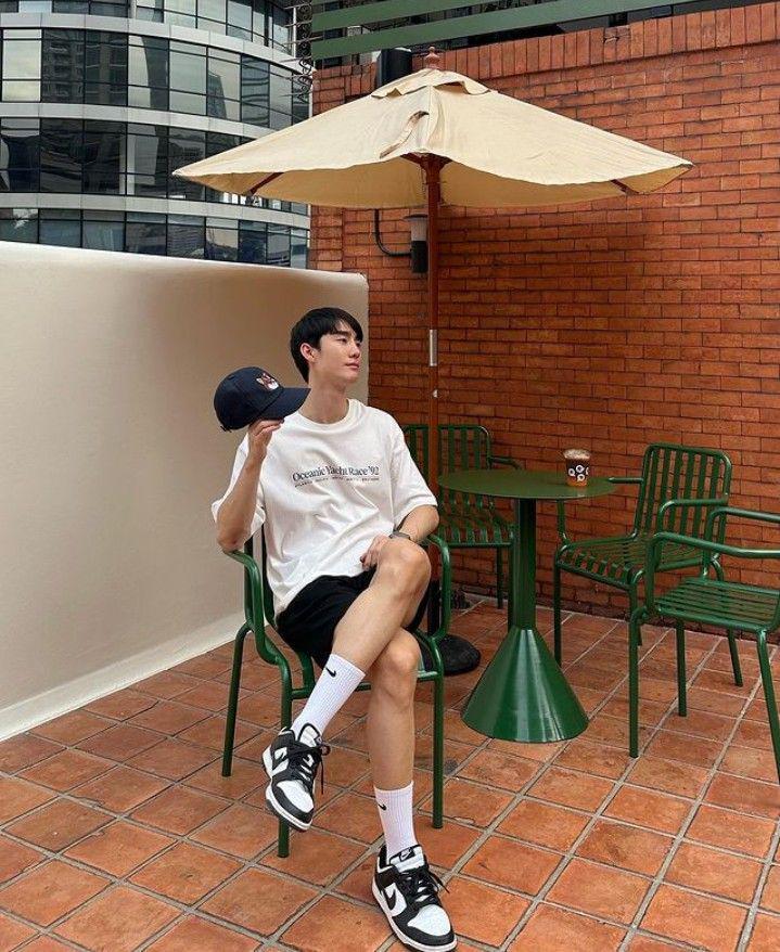 outfit white shirt ala Force Jiratchapong (instagram.com/fforce_)