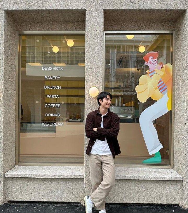 outfit white shirt ala Force Jiratchapong (instagram.com/fforce_)