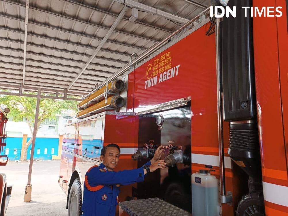 Kisah Personel Damkar Bandar Lampung, Jatuh dari Ketinggian Kala Tugas
