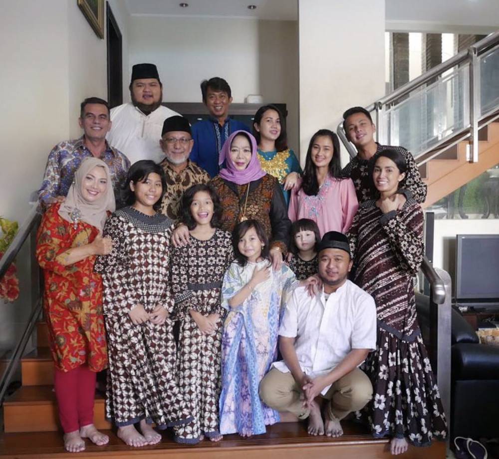 potret kenangan Ussy dengan sang adik (instagram.com/gilang_gepeto)