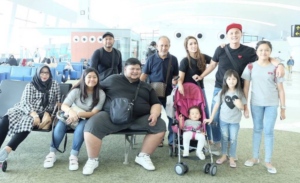 potret kenangan Ussy dengan sang adik (instagram.com/ussypratama)