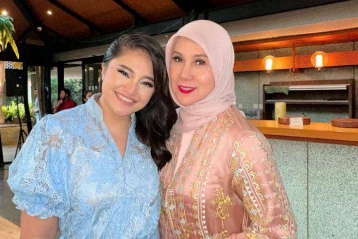 10 Potret Marshanda di Pernikahan ke-3 Ibunya, Reunian Sama 'Ibu Peri'
