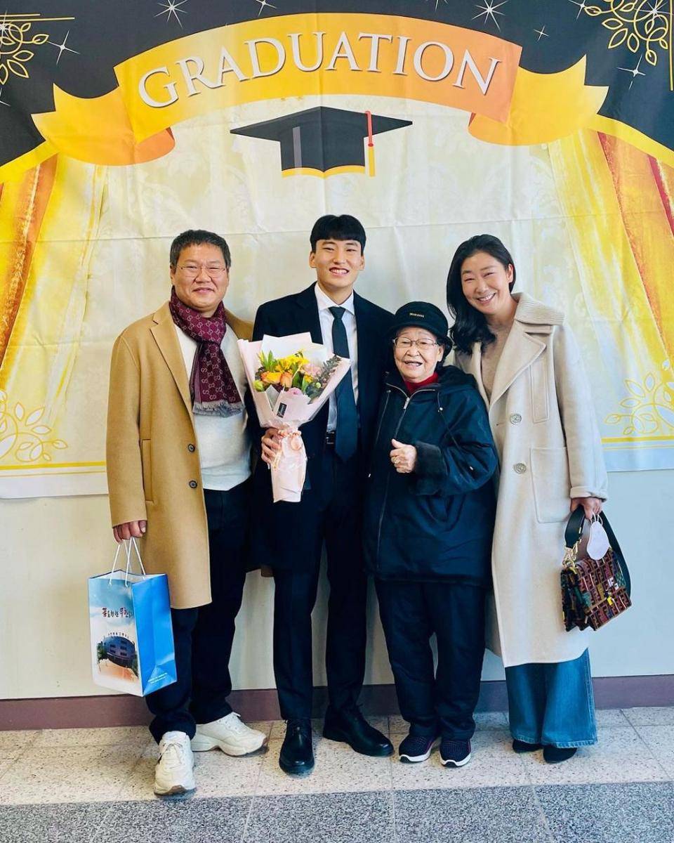 Kim Geun Woo dan keluarga (instagram.com/ramirani668)