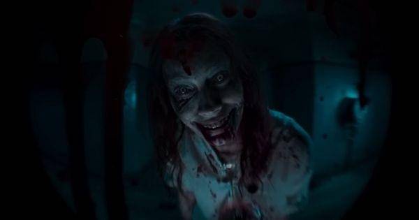 Ellie meminta Kassie membuka pintu ( Dok. Warner Bros / Evil Dead Rise Red Band )