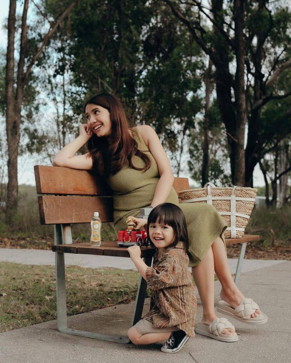 potret Acha Sinaga dan buah hati (instagram.com/achasinaga)