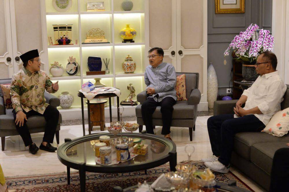 Eks Wakil Presiden Indonesia, Jusuf Kalla alias JK, saat ditemui Muhaimin Iskandar dan petinggi PKB, Sabtu (6/5/2023). (Dok. Istimewa)
