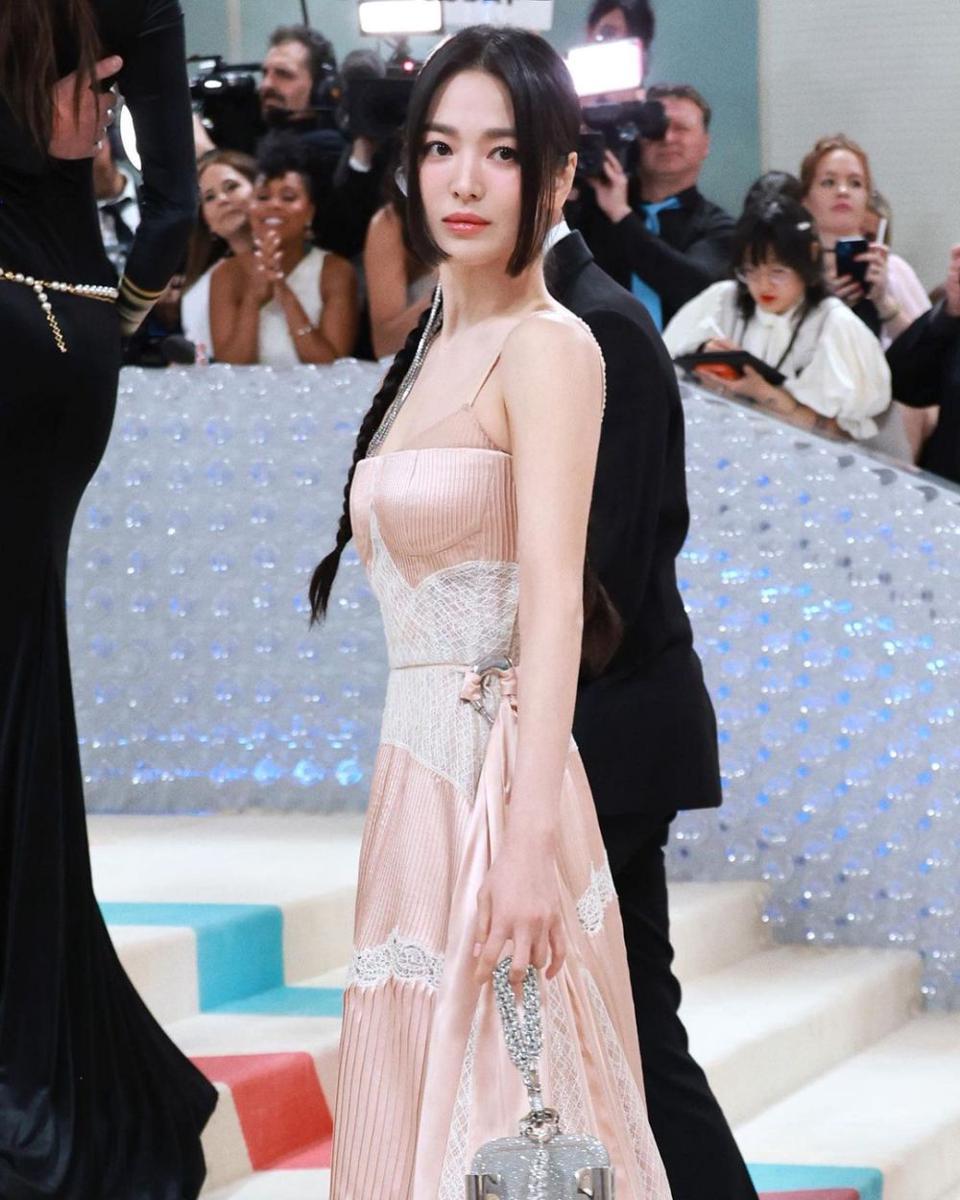 Song Hye Kyo (instagram.com/fendi)