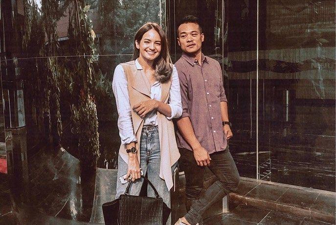 9 Potret Kedekatan Enzy Storia dan Manajer, Akrab!