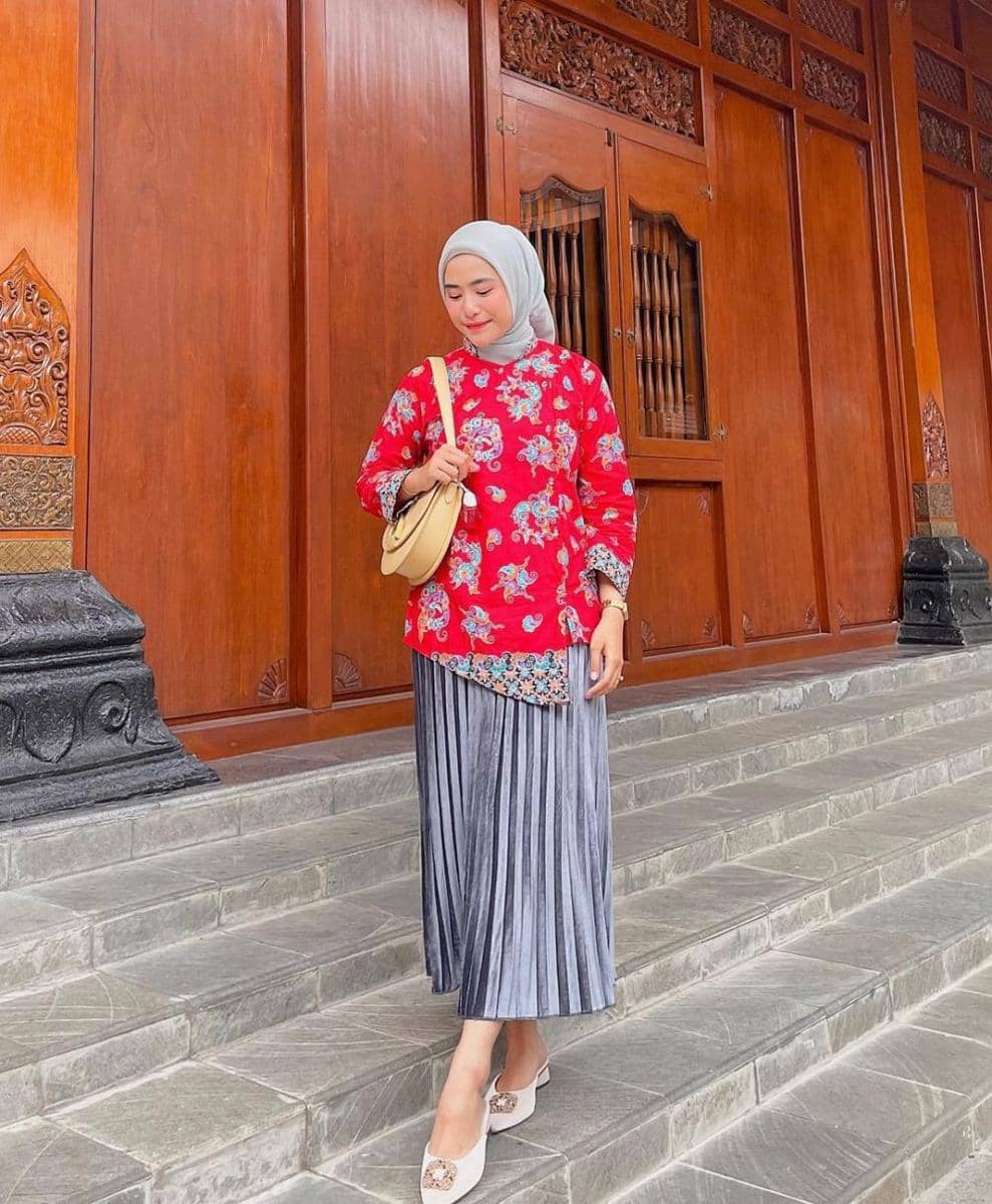 inspirasi hijab ala Azkia Akbar (instagram.com/azkiaakbarrr)