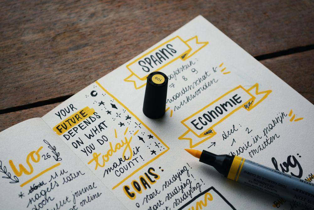 Ilustrasi goal planner (https://unsplash.com/@esteejanssens)