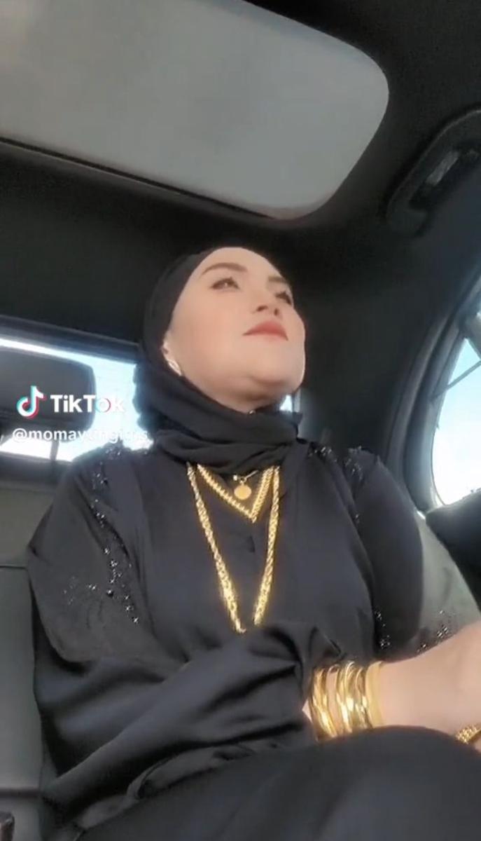 potret ibu Ayu Ting Ting tampil mewah (tiktok.com/momaytingiqis)