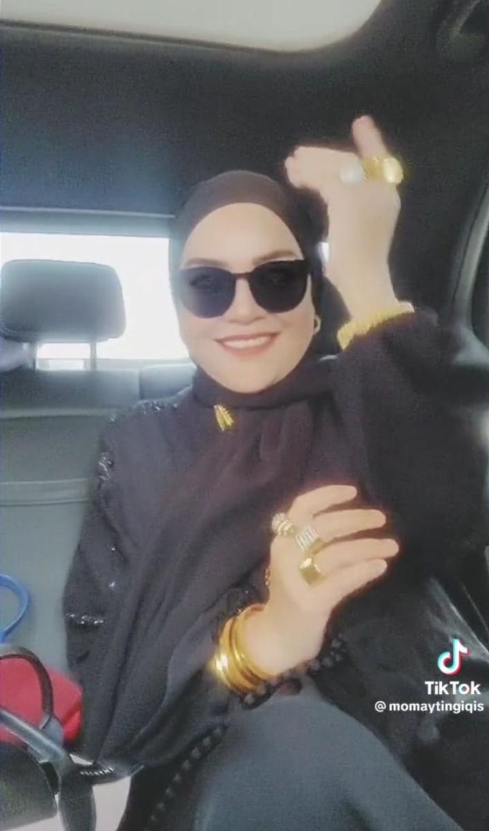 potret ibu Ayu Ting Ting tampil mewah (tiktok.com/momaytingiqis)