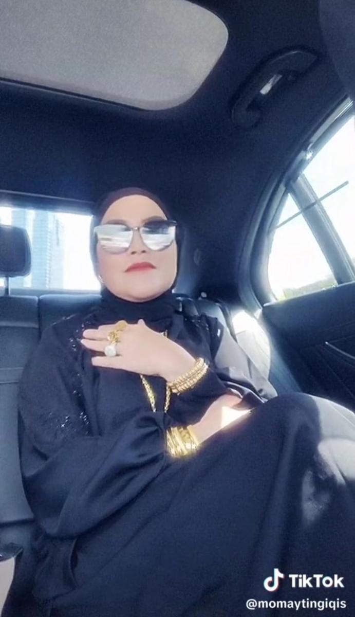 potret ibu Ayu Ting Ting tampil mewah (tiktok.com/momaytingiqis)