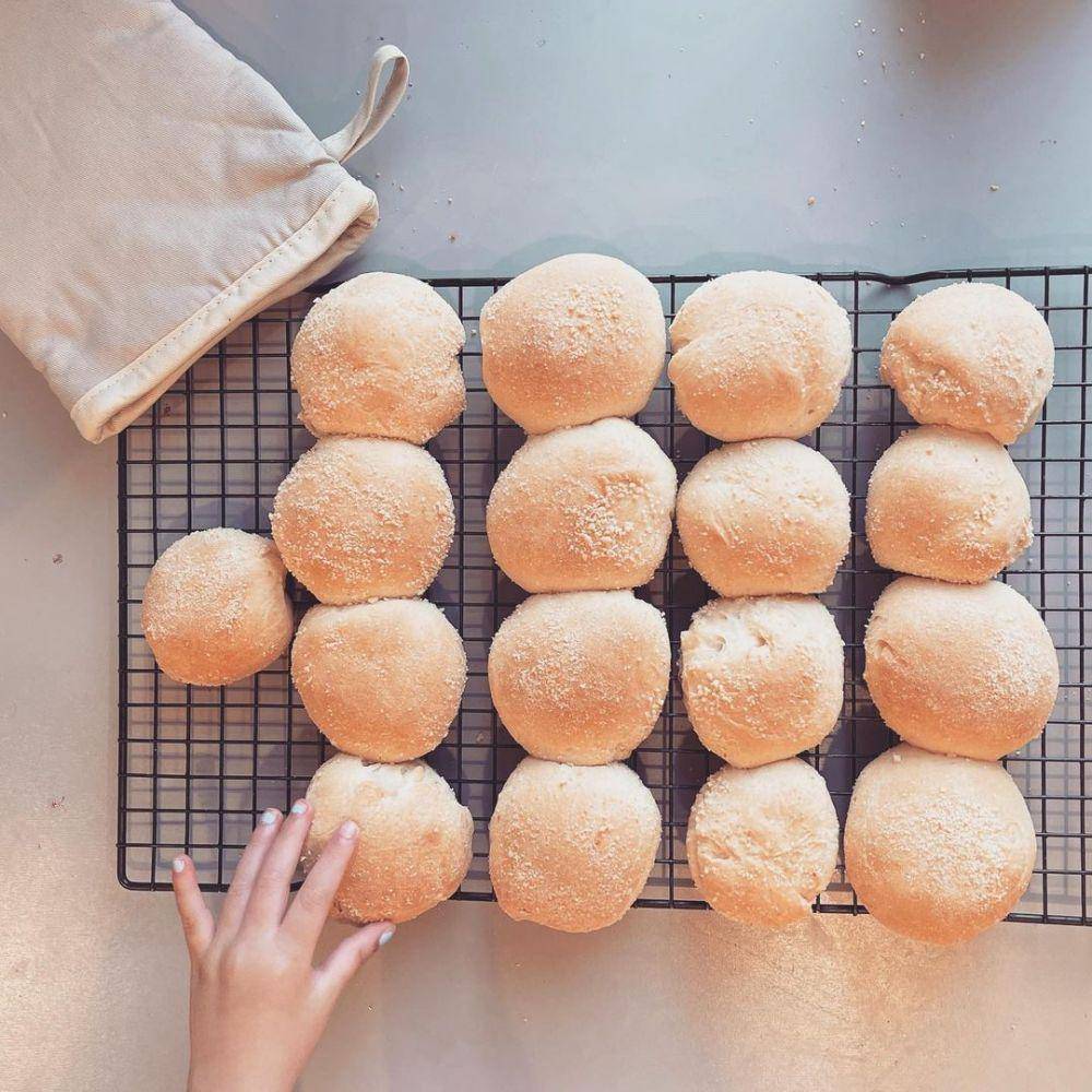 pandesal (instagram.com/raisingfuturearrows)