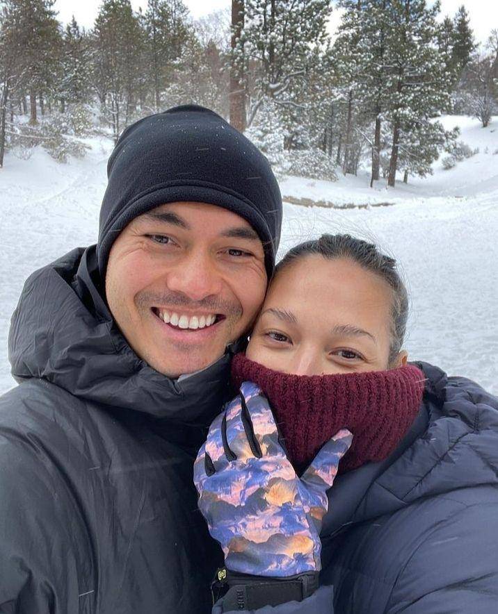 potret Henry Golding dan istri (instagram.com/livlogolding)