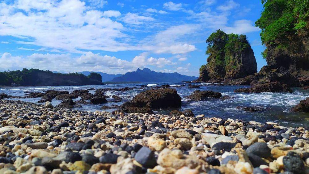 Pantai Licin, Malang (instagram.com/neno_schatzi)