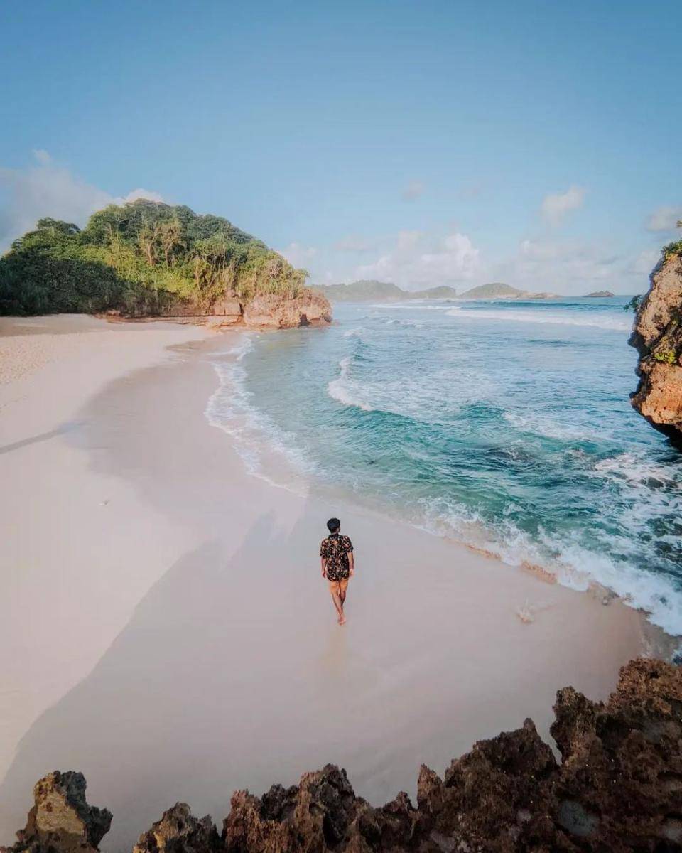 Pantai Selok, Malang (instagram.com/rifkydoglekk)