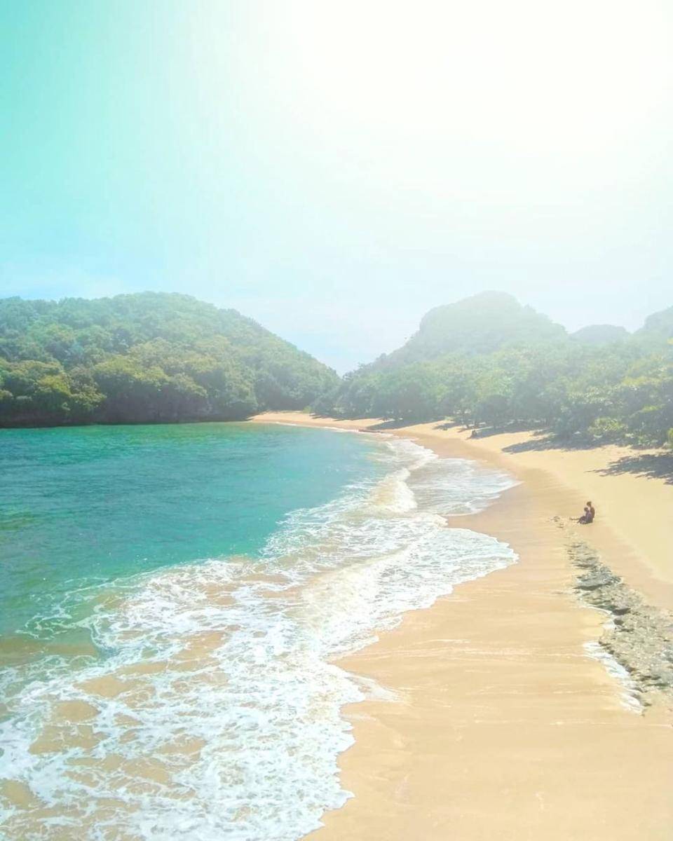 Pantai Sumenggung, Malang (instagram.com/rifkydoglekk)