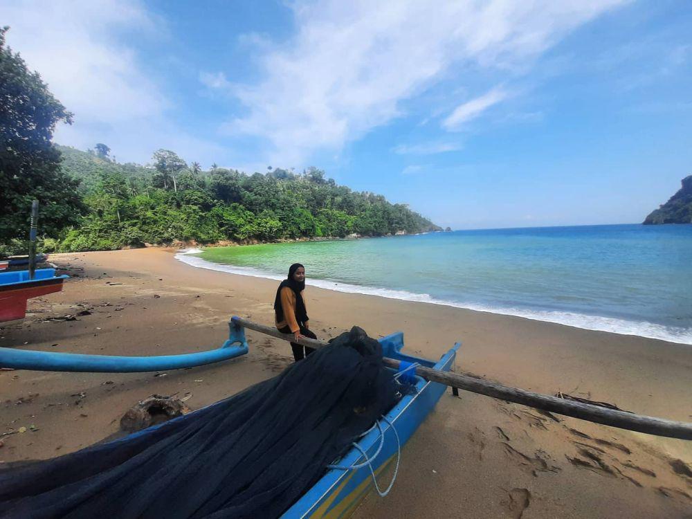 10 Pantai Tersembunyi di Malang, Surganya Para Petualang