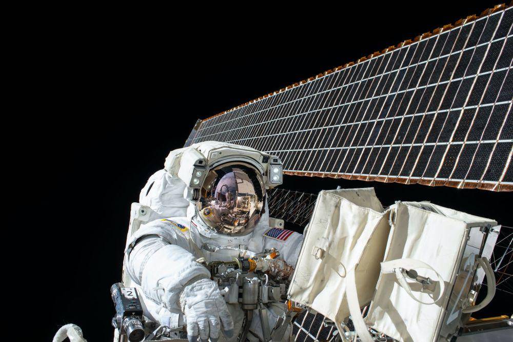 ilustrasi astronaut (unsplash.com/@nasa)