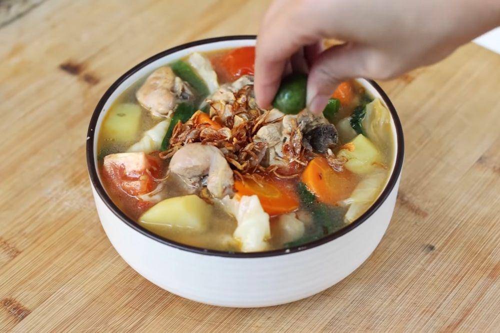 sayur sop ayam bening (YouTube.com/Devina Hermawan)