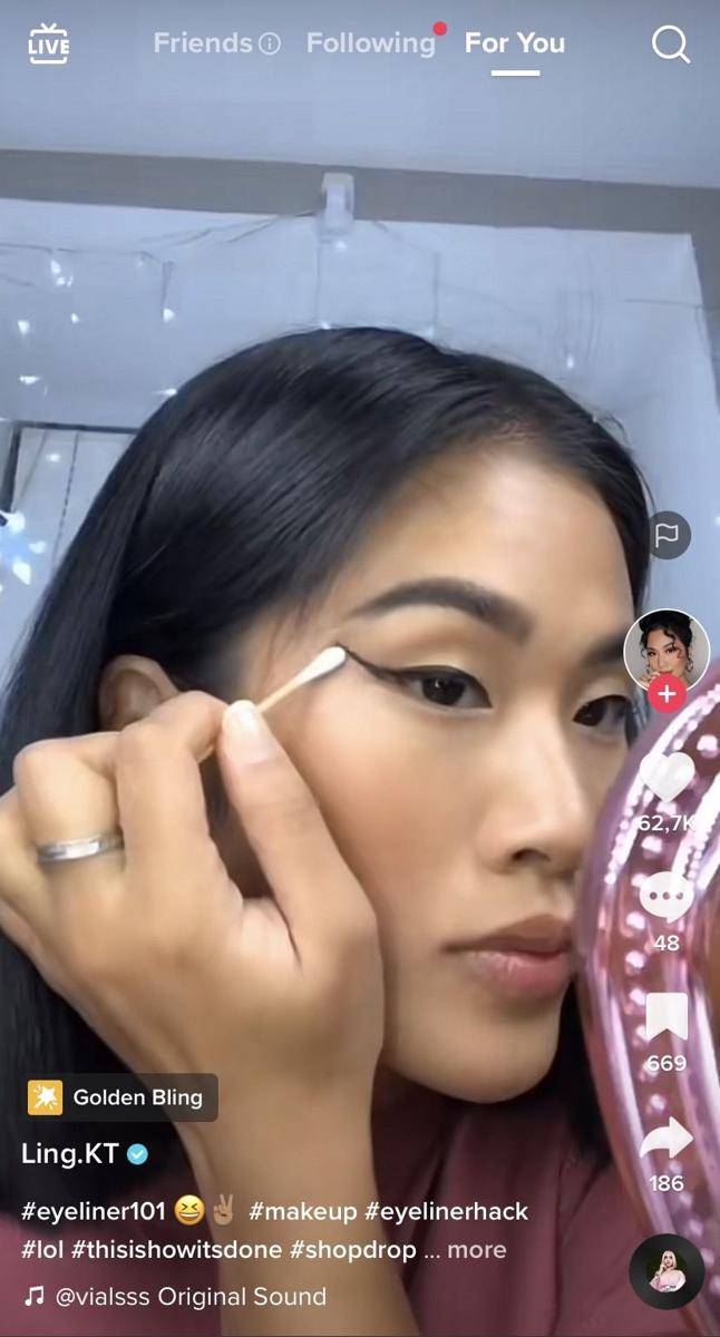eyeliner hacks menggunakan micellar water (tiktok.com/Ling.KT)