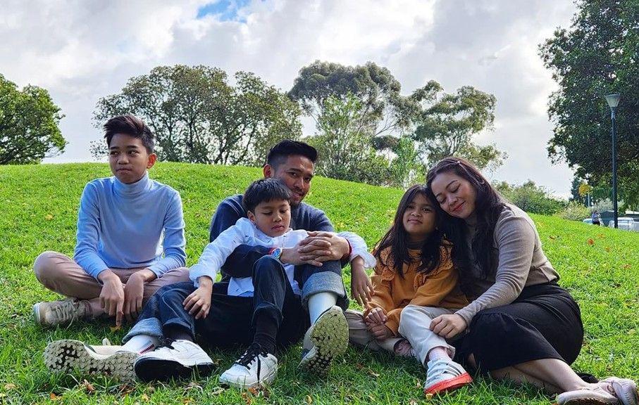 9 Potret Liburan Imam Darto ke Australia, Seru Bareng Keluarga!