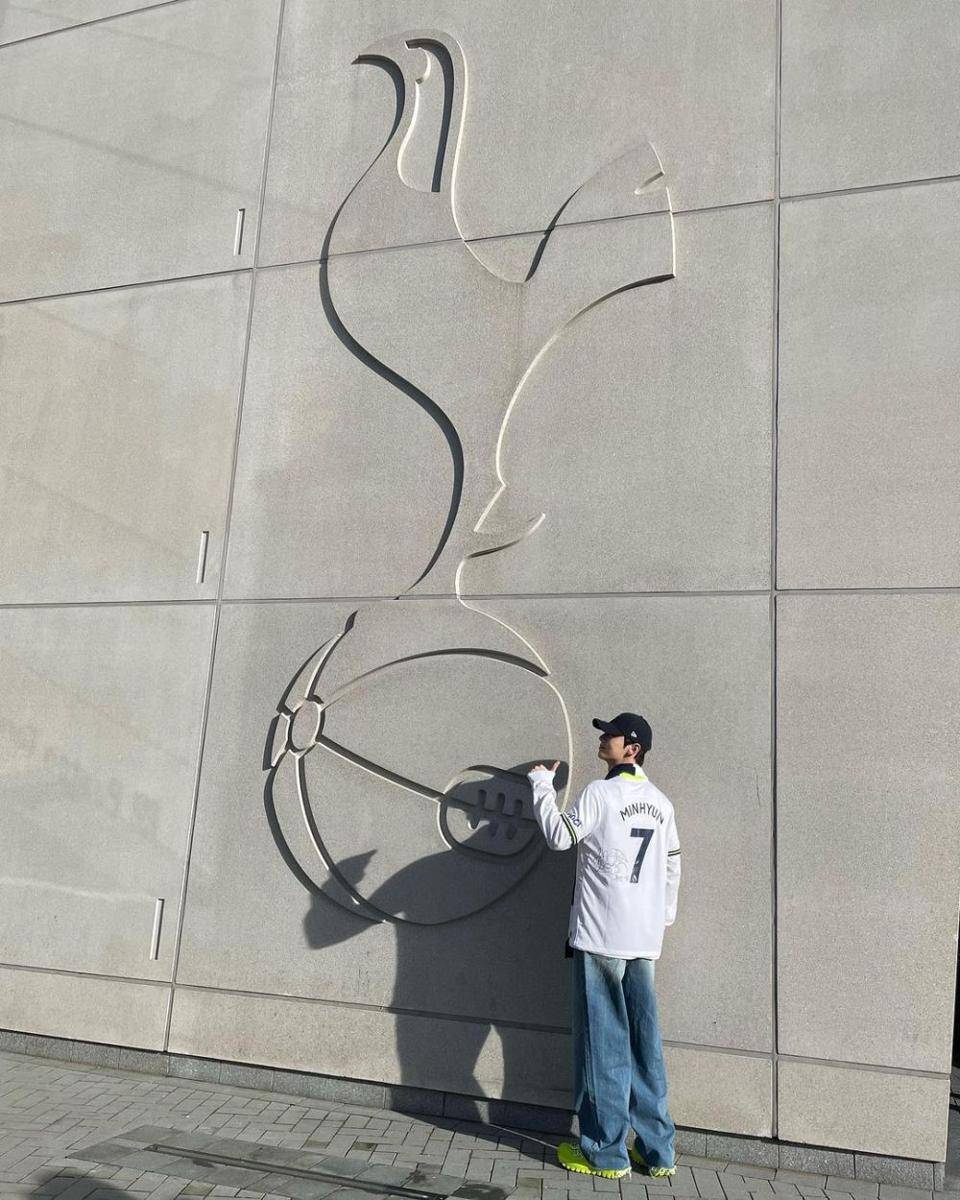 Potret liburan Hwang Min Hyun di Inggris (instagram.com/optimushwang)