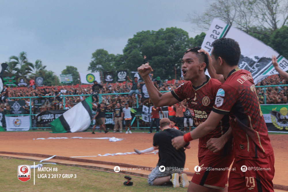 Achmad Hisyam Tolle (kiri) saat memperkuat PSS Sleman di ajang Liga 2 2017. (Twitter.com/PSSleman)