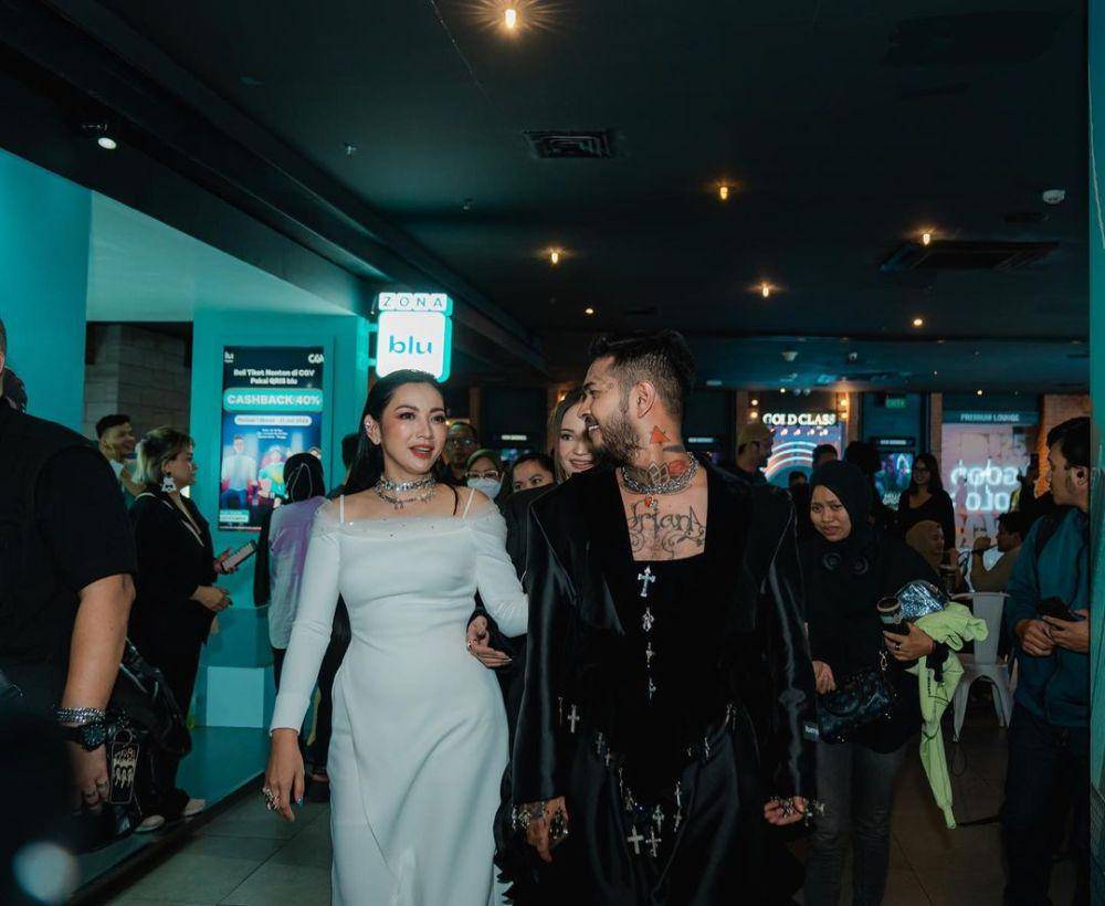 pesona Hesti Purwadinata di gala premiere Hello Ghost (instagram.com/hestipurwadinata)