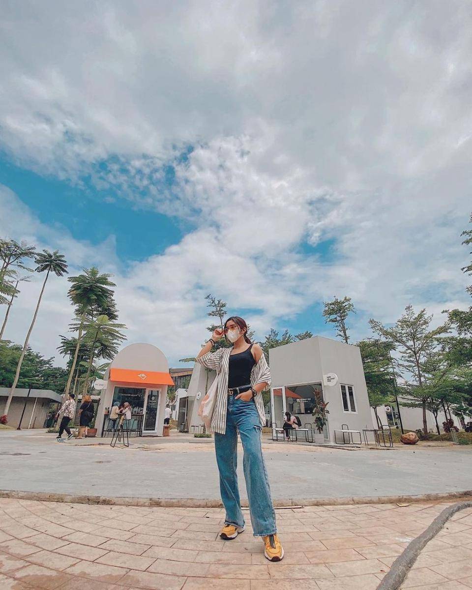 inspirasi outfit liburan ala artis jebolan IMB (instagram.com/faynabilalxndr)