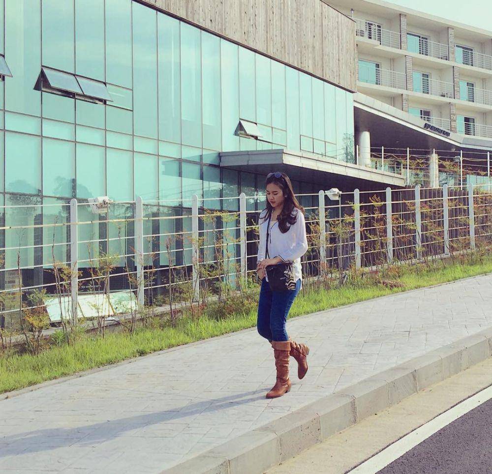 Mix and match outfit kasual ala Mahalini (instagram.com/mahaliniraharja)