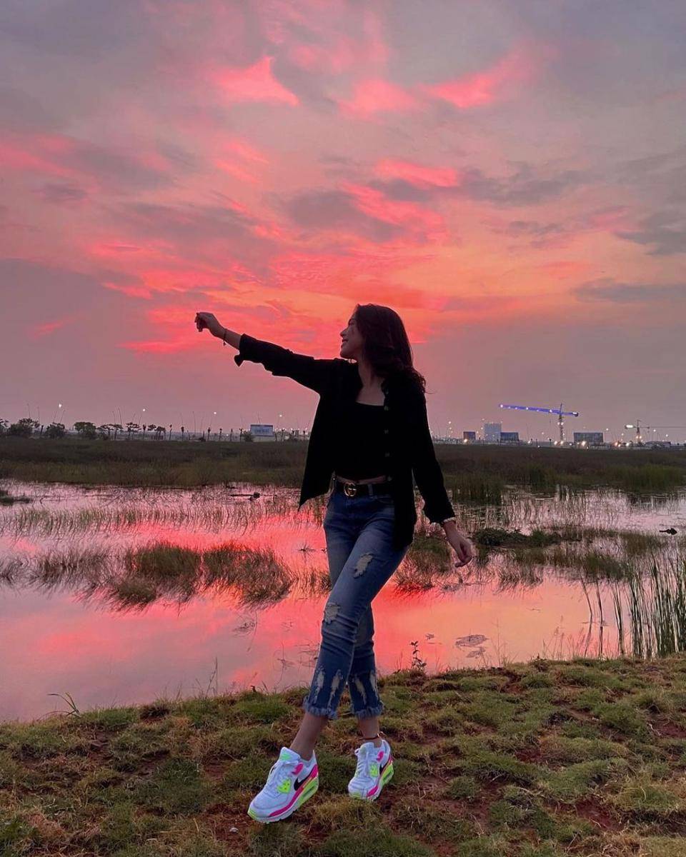 inspirasi outfit liburan ala artis jebolan IMB (instagram.com/faynabilalxndr)