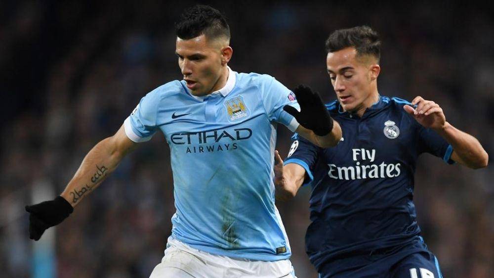 Sergio Aguero berduel dengan Lucas Vazquez saat Manchester City melawan Real Madrid di semifinal Liga Champions 2015/2016. (uefa.com)