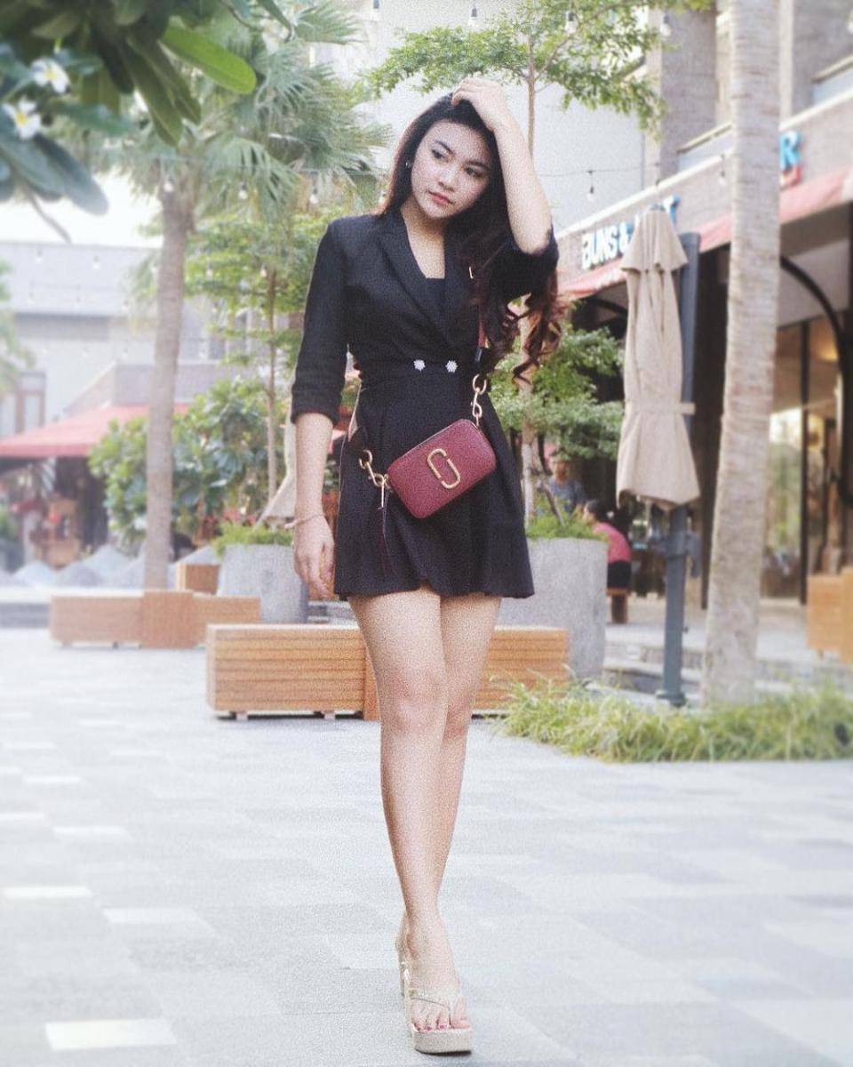 Mix and match outfit kasual ala Mahalini (instagram.com/mahaliniraharja)