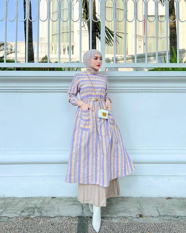 Yolla Anggita dan padu padan tuniknya (instagram.com/yollaanggitaaa)