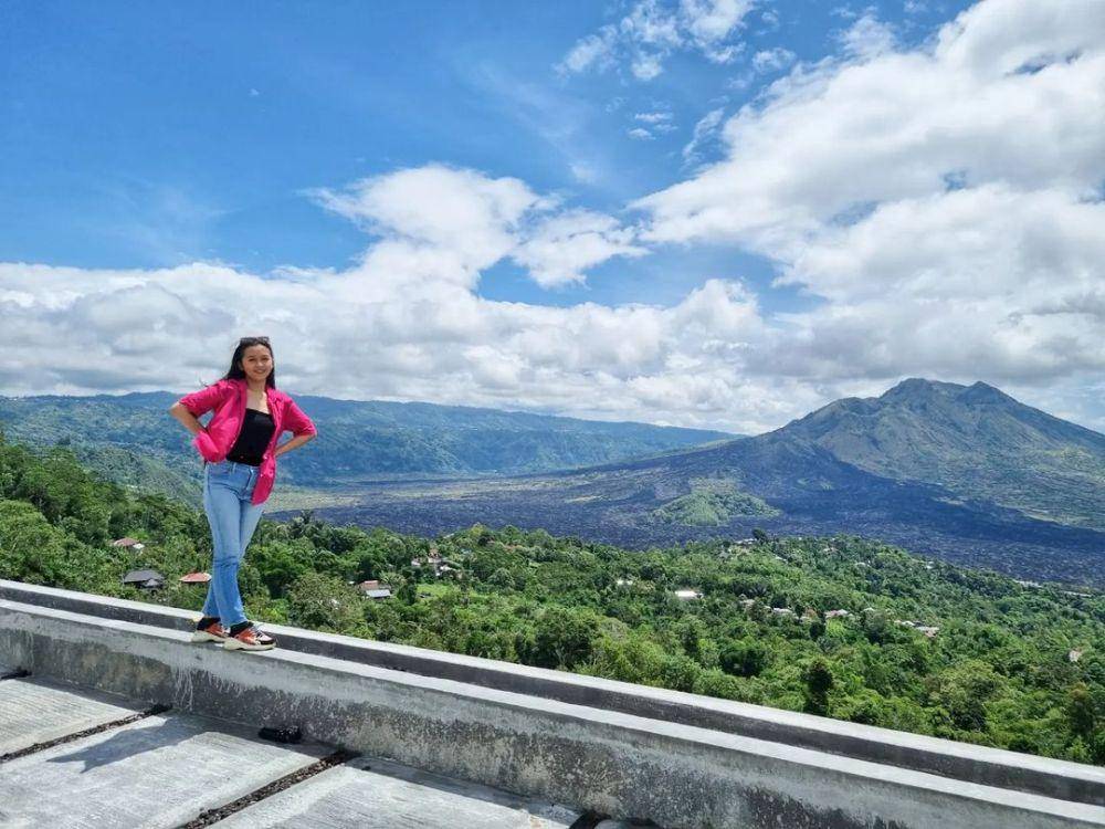 inspirasi outfit liburan ala artis jebolan IMB (instagram.com/iamputriayu)