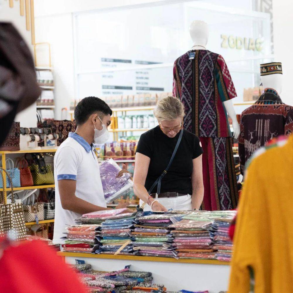 Kado Bajo Souvenir Shop (instagram.com/kadobajo)