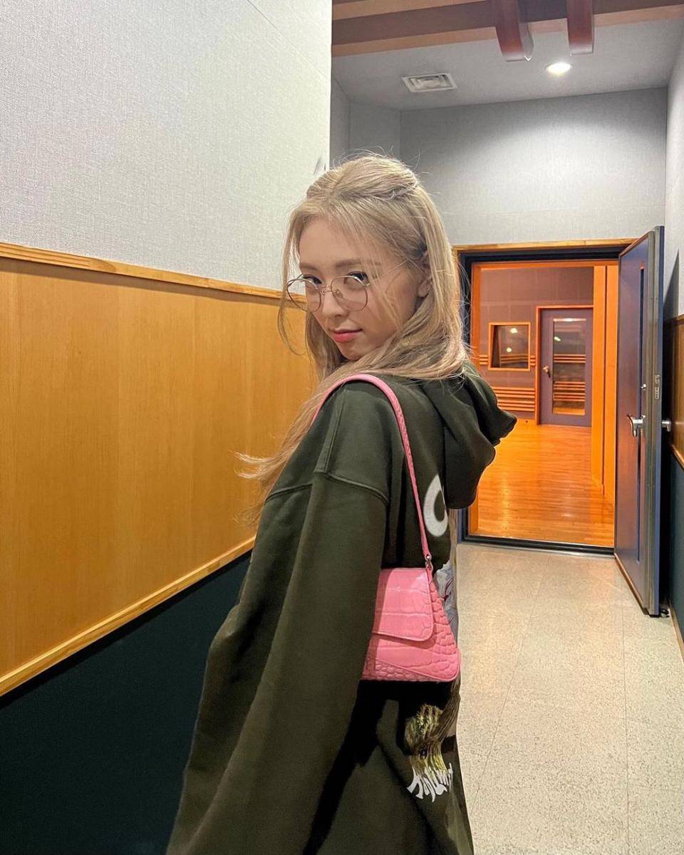 Yuna ITZY (instagram.com/itzy.all.in.us)