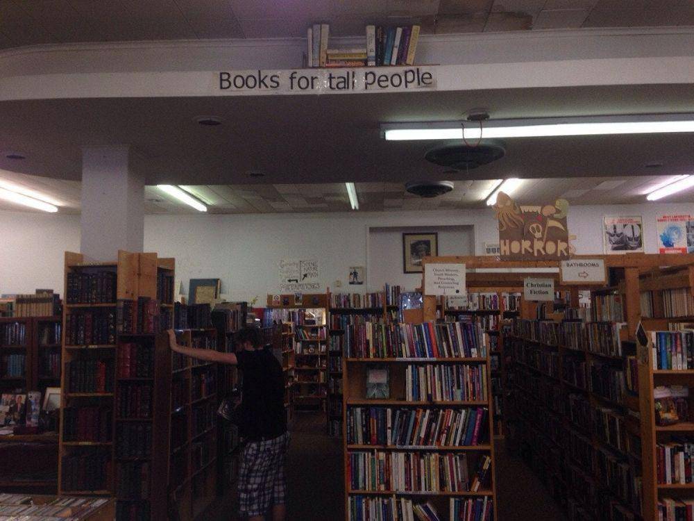 potret momen kocak pas lagi di toko buku (reddit.com/user/Nofxgivn)