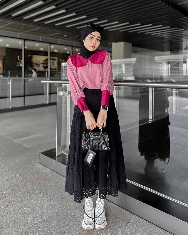 Yolla Anggita dan padu padan roknya (instagram.com/yollaanggitaaa)