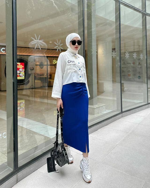 Yolla Anggita dan padu padan roknya (instagram.com/yollaanggitaaa)