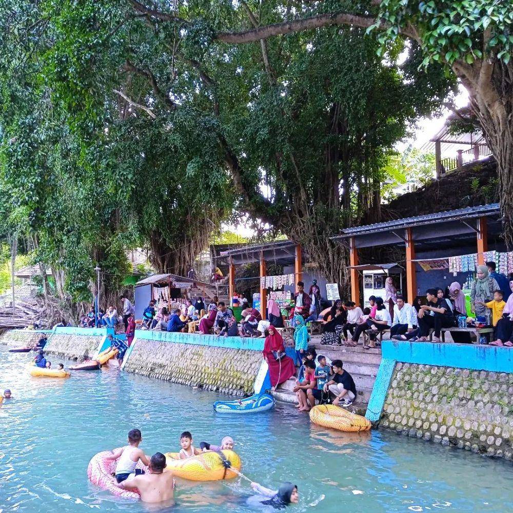 Wisata Gua Ngerong, Tuban (instagram.com/wisatagoangerong.official)