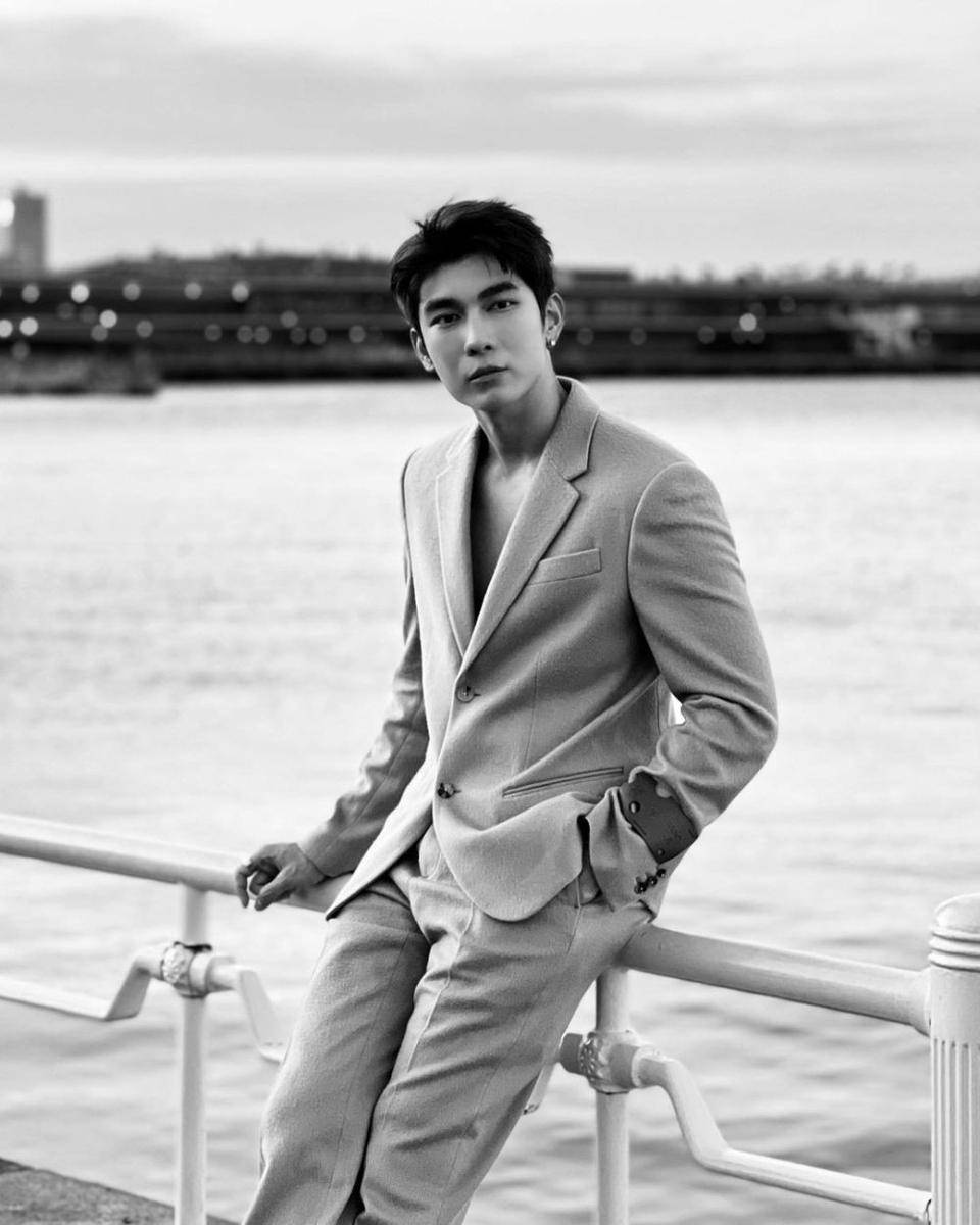 Mew Suppasit (instagram.com/mewsuppasit)