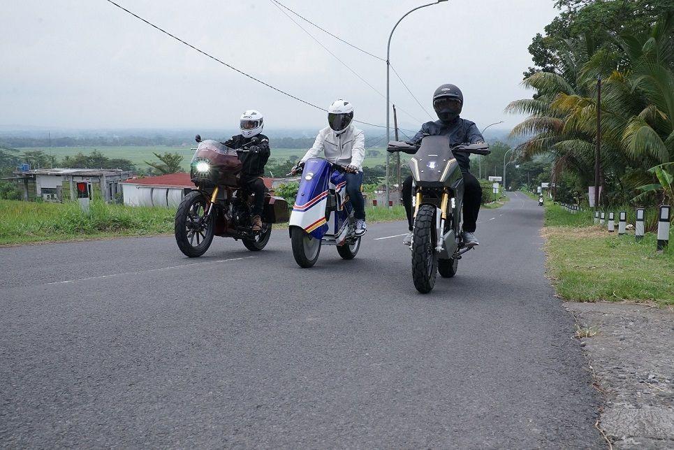 Peserta Honda Dream Ride Project, Rifai Nurhasan gaya club style, Jonny Frassaner menghadirkan gaya Streamliner dan Fikri Alhudari hadirkan modifikasi gaya Neo Rally. (Dok. IDN Times)