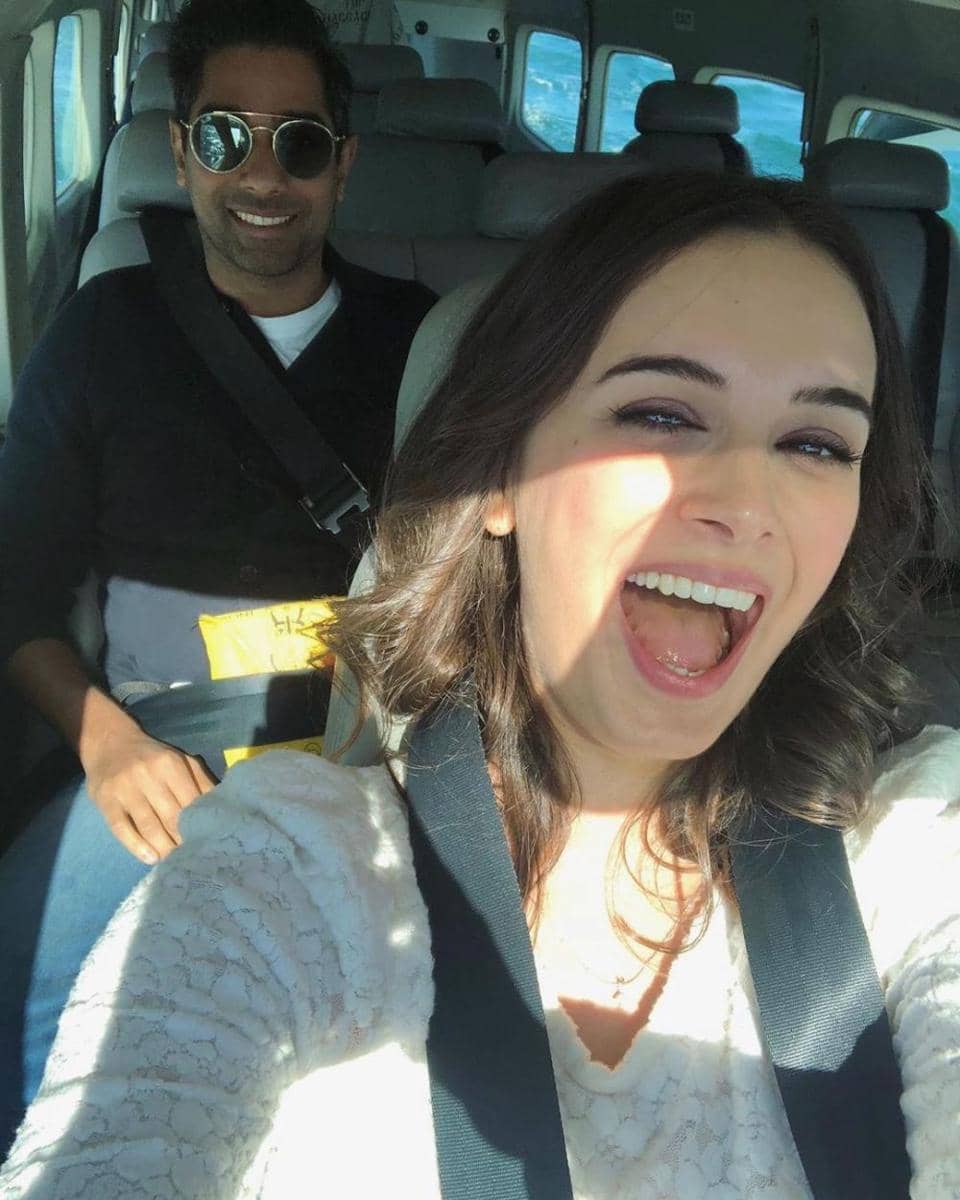 Evelyn Sharma dan suami (instagram.com/evelyn_sharma)